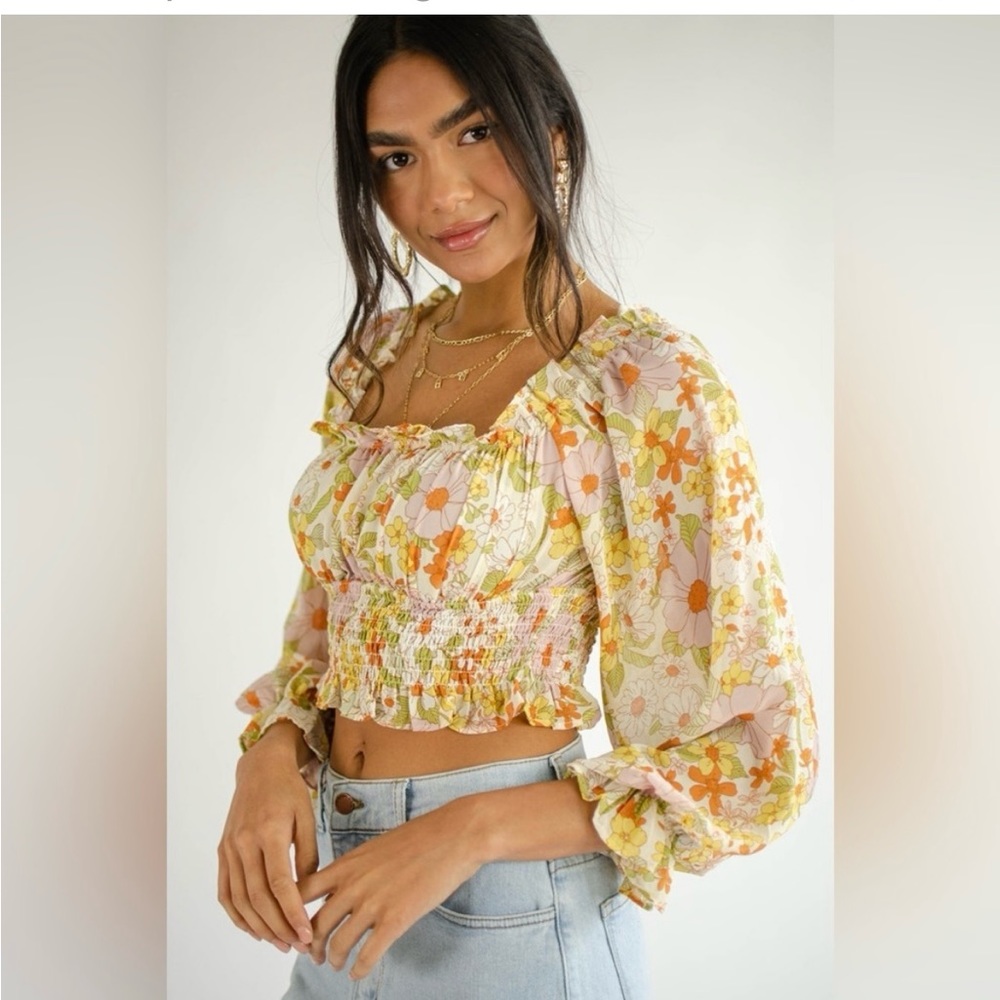 New with tag pretty floral top in lavender and off white🤩